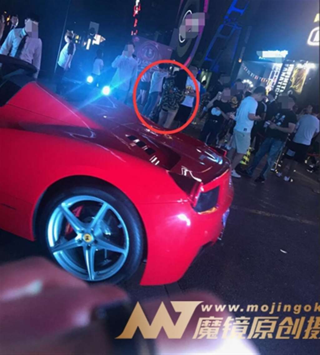 图片[2]-【一只傻麋鹿赛帖】排队检票的美腿MM-流行馆
