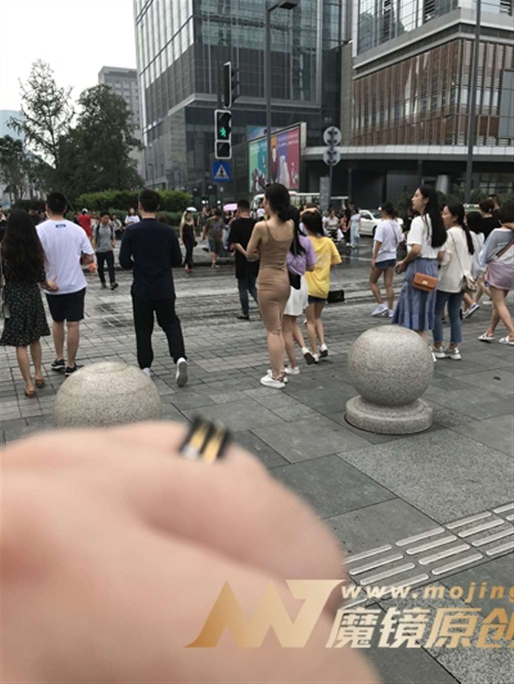 图片[3]-【辉辉赛贴-第十九贴】紧绷的驼色连衣裙-流行馆