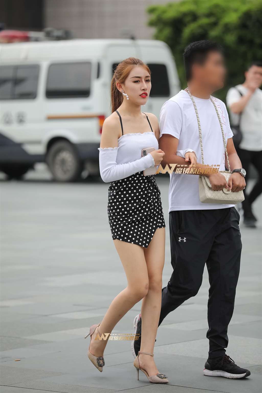 图片[1]-【凯恩赛帖】腿长的有点过分了-街拍流行馆