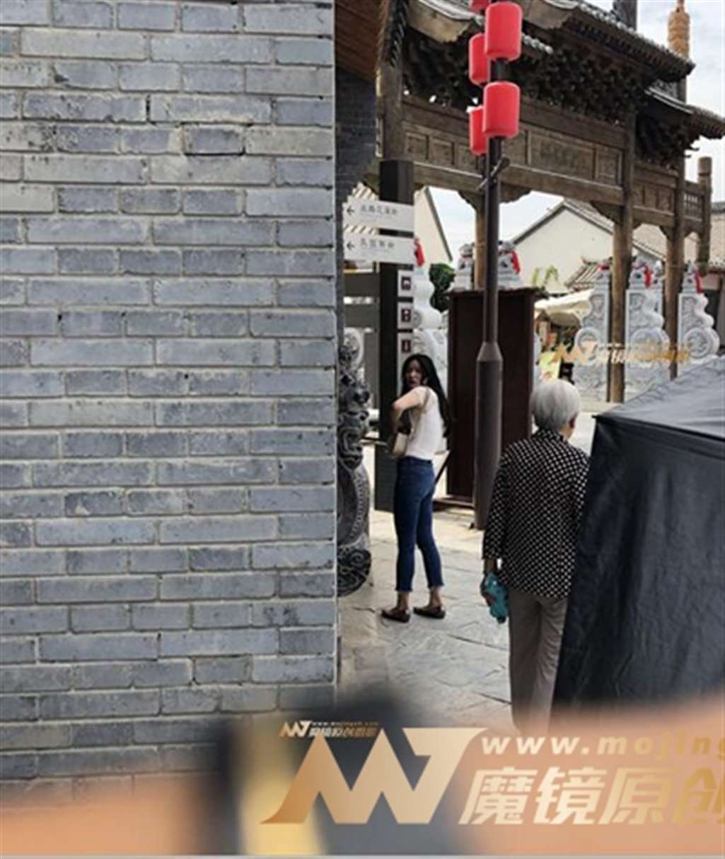 图片[3]-【兰青赛帖】古色小巷柳絮下的紧牛少妇-流行馆