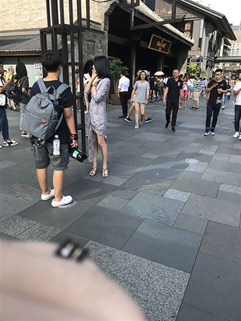 图片[3]-【辉辉赛贴-第二十五贴】灰色长裙长腿短发美女-流行馆