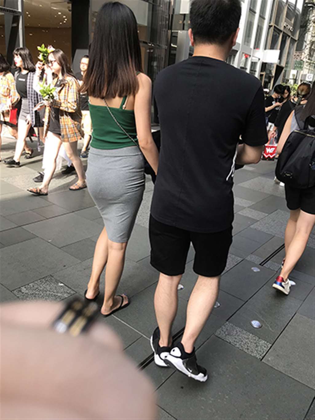 图片[2]-【辉辉赛贴-第二十四贴】紧绷的灰色中裙少妇-流行馆