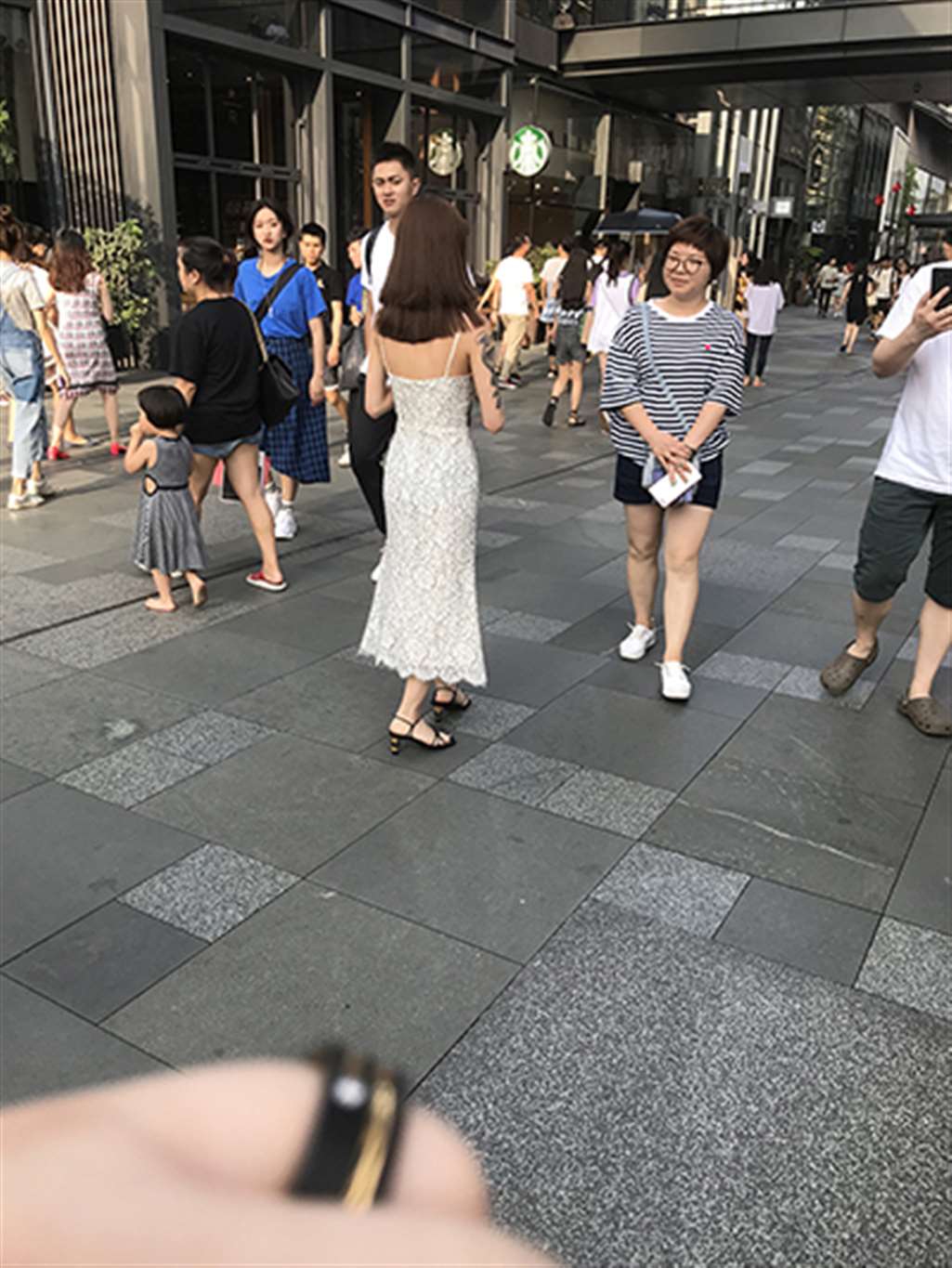 图片[3]-【辉辉赛贴】白色长裙娇小短发美眉-流行馆
