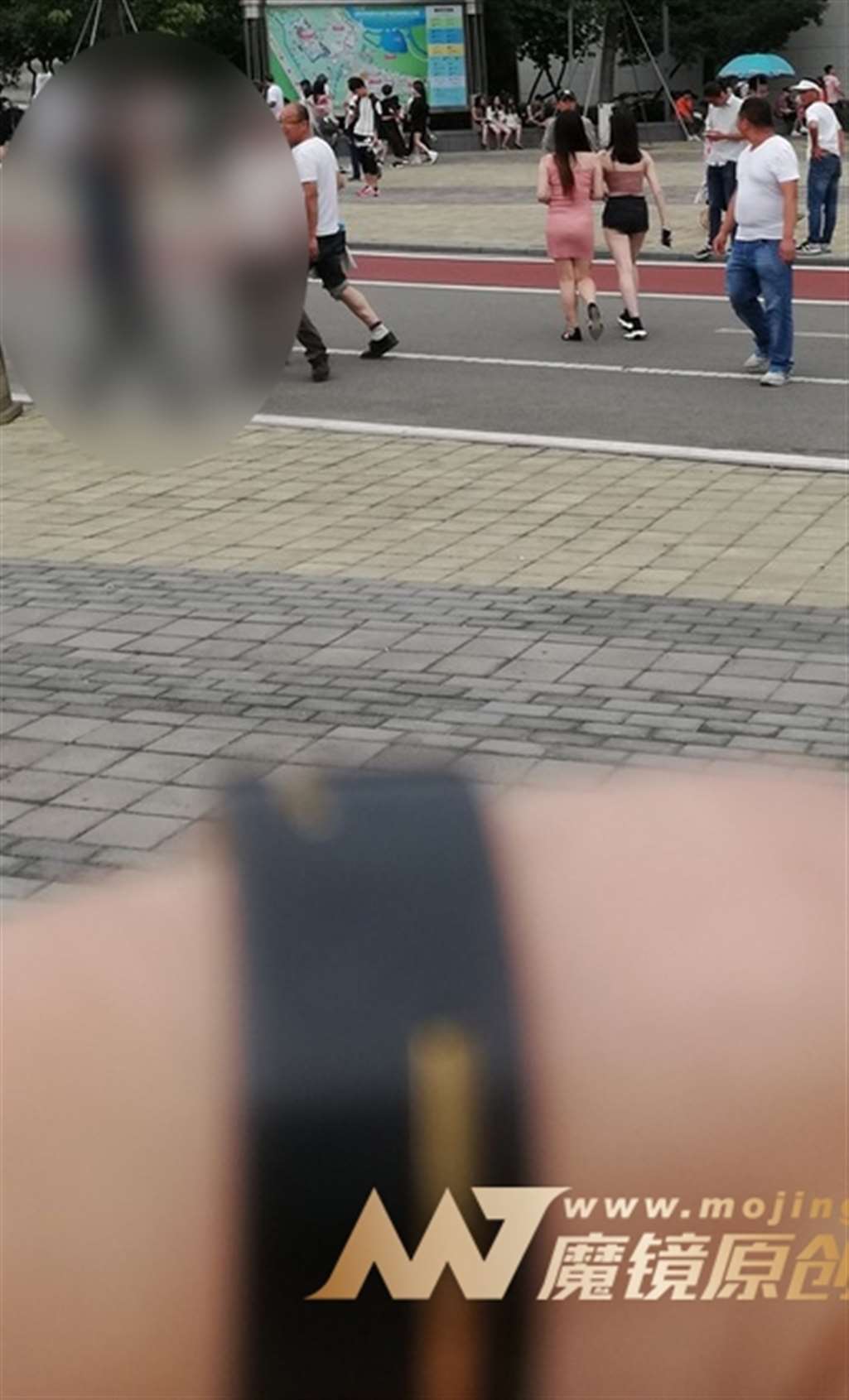 图片[3]-【视觉冲击赛帖】美胸 勒紧热裤 性感美眉-流行馆