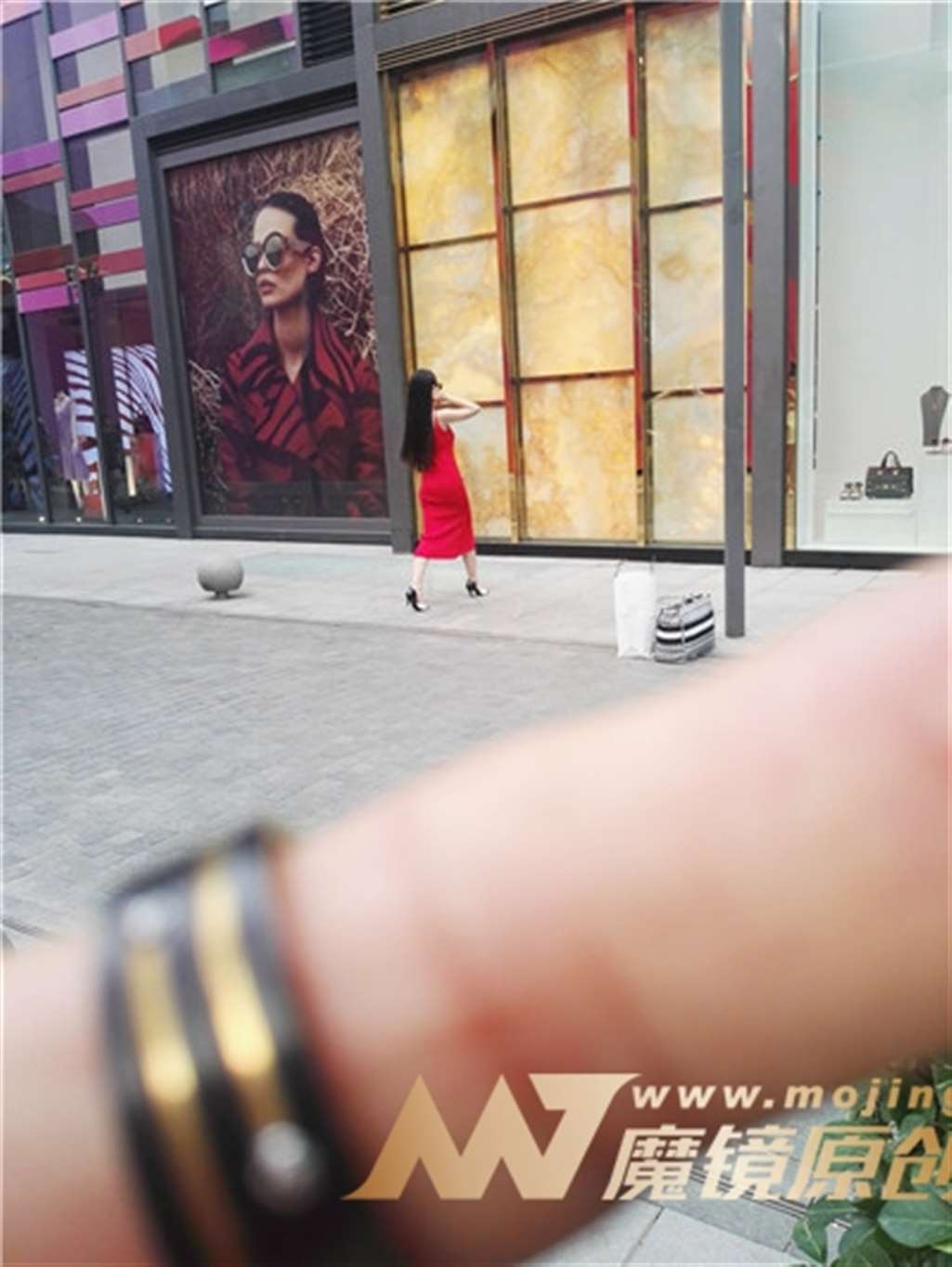 图片[3]-左手倒影赛帖：红裙美女风采迷人-流行馆