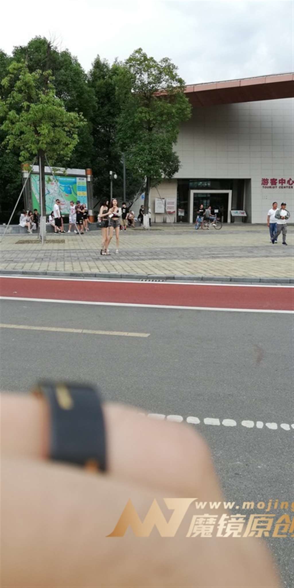 图片[3]-【视觉冲击赛帖】艳遇 裹胸，超短皮热裤，性感美女-流行馆