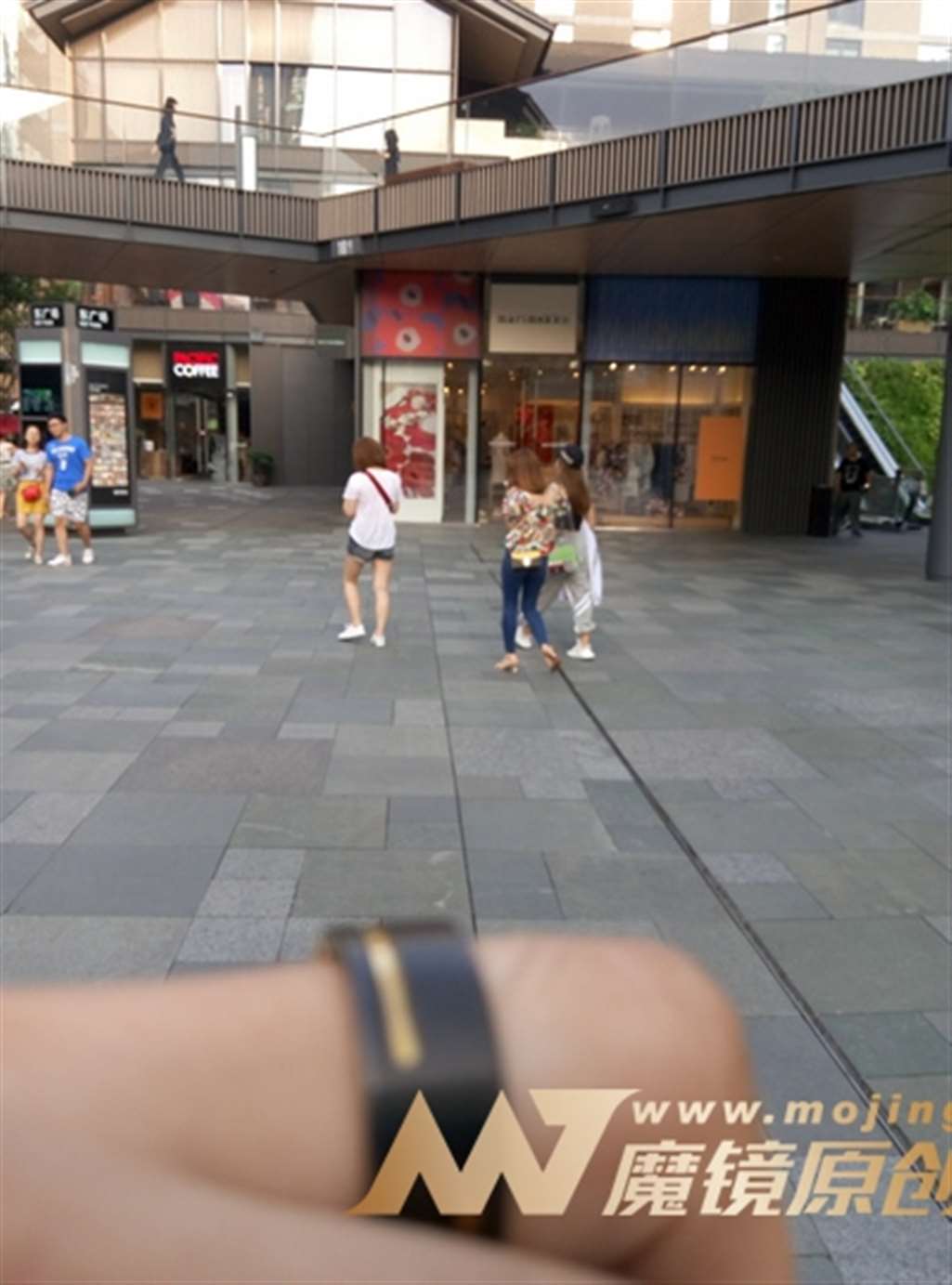 图片[3]-【视觉冲击赛帖】对不起，我又遇到蜜桃裤美女了-流行馆