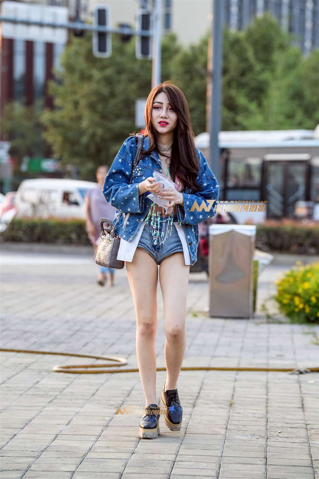 【久久赛帖】热裤反穿就是那么时尚-流行馆