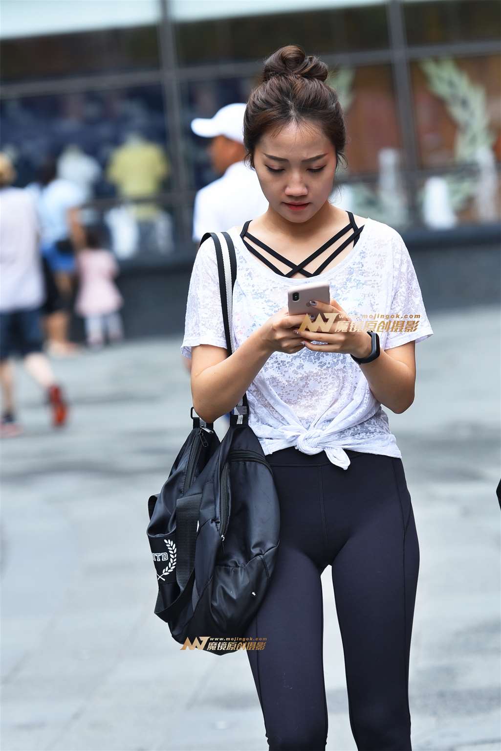 【咔喳赛贴】一直看手机-流行馆