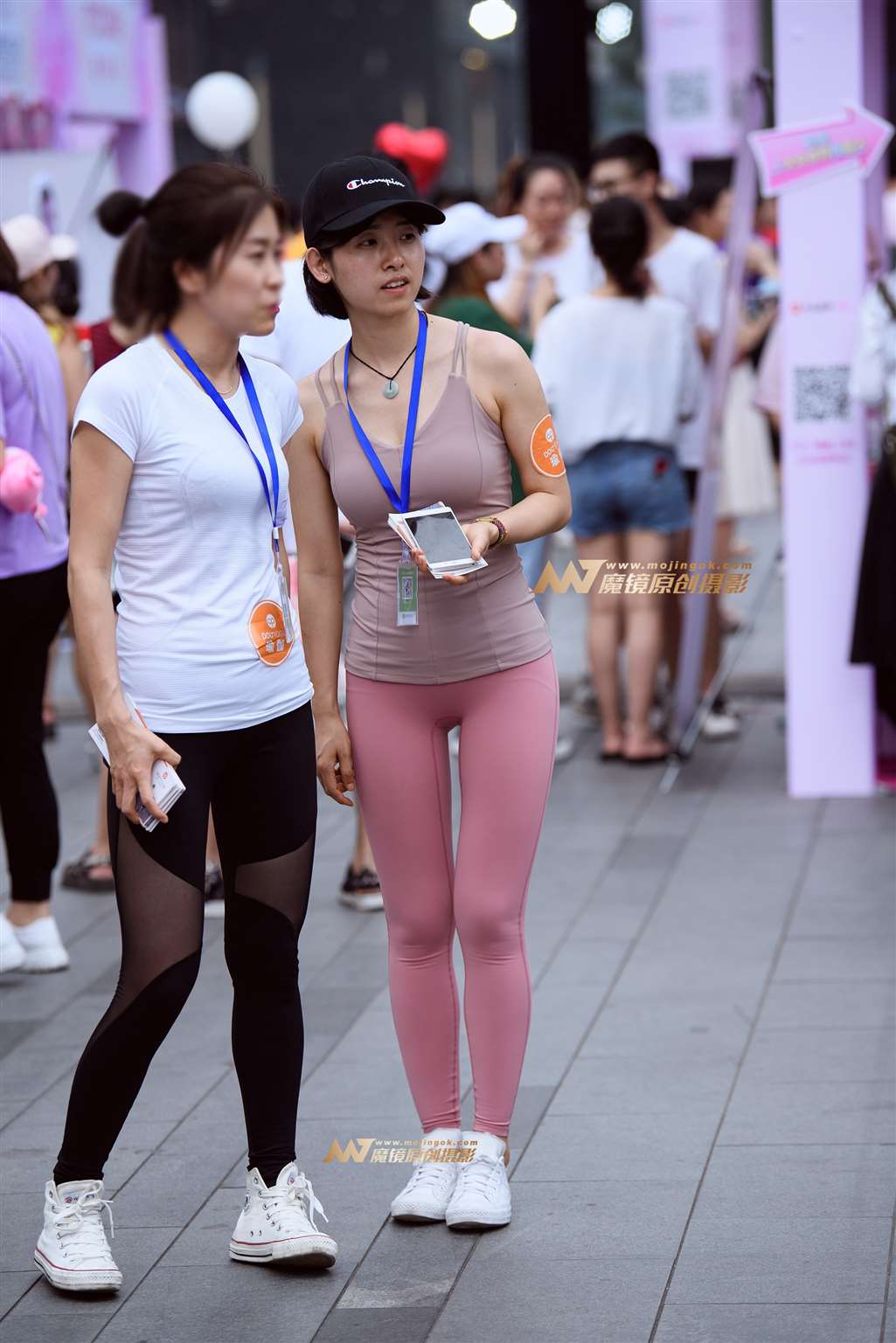 【久久赛帖】极致紧身粉色瑜伽裤-街拍流行馆