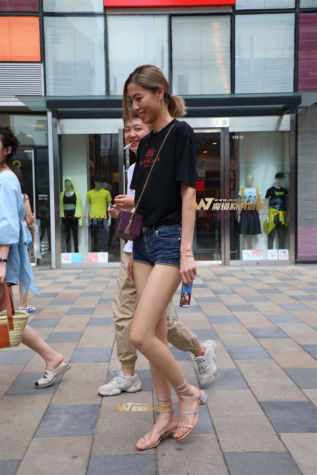 【视觉冲击赛帖】热裤 大长腿的小姐姐-街拍流行馆