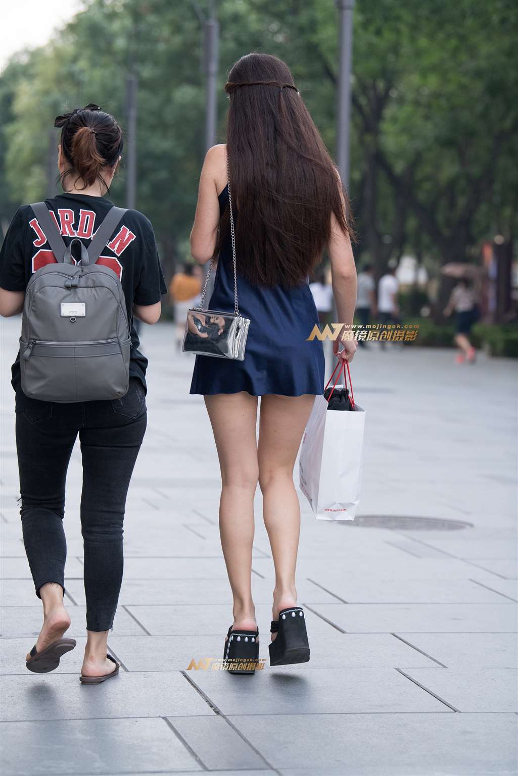 图片[4]-【一只傻麋鹿赛帖】 深宝蓝吊带短裙长发美女-流行馆