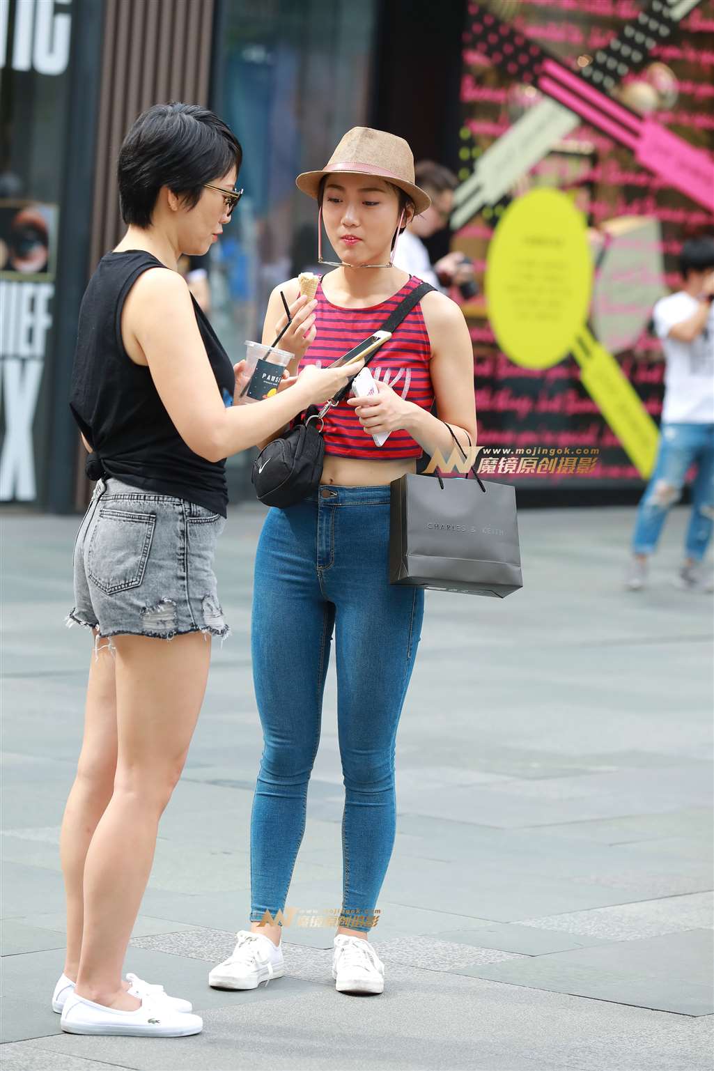 【视觉冲击赛帖】吃甜筒的紧牛美眉-流行馆