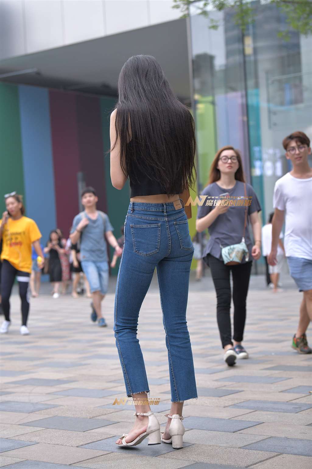 图片[2]-【街拍之魂赛帖】眼神酷酷的美女-流行馆