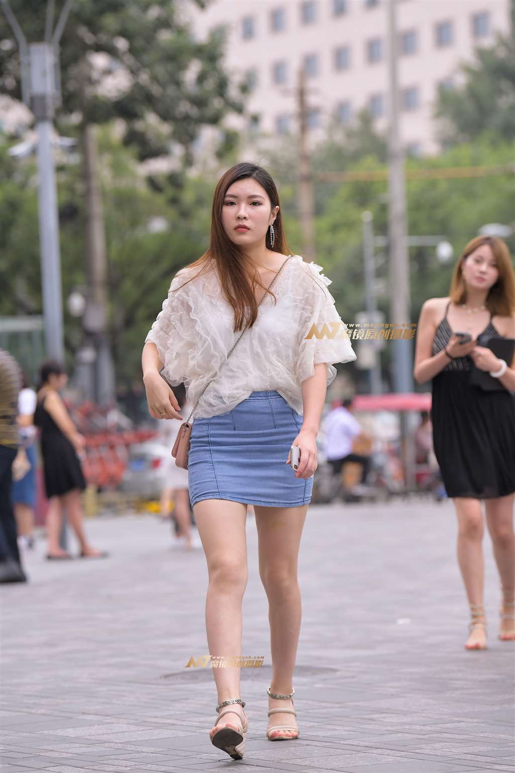 【街拍之魂赛帖】相当有气质的美女-流行馆