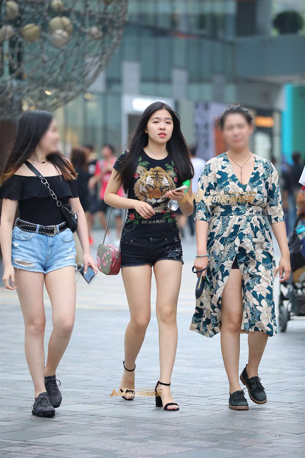 图片[4]-【视觉冲击赛帖】虎头上衣，紧致热裤美眉-流行馆