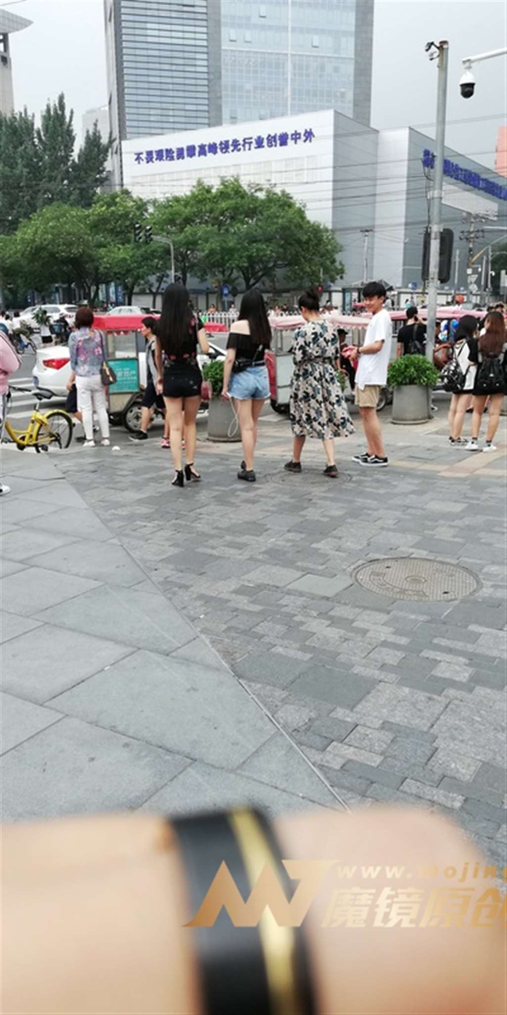 图片[3]-【视觉冲击赛帖】虎头上衣，紧致热裤美眉-流行馆
