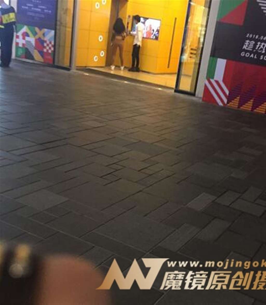图片[3]-【一只傻麋鹿赛帖】夜拍紧身棕色瑜伽裤美女-流行馆