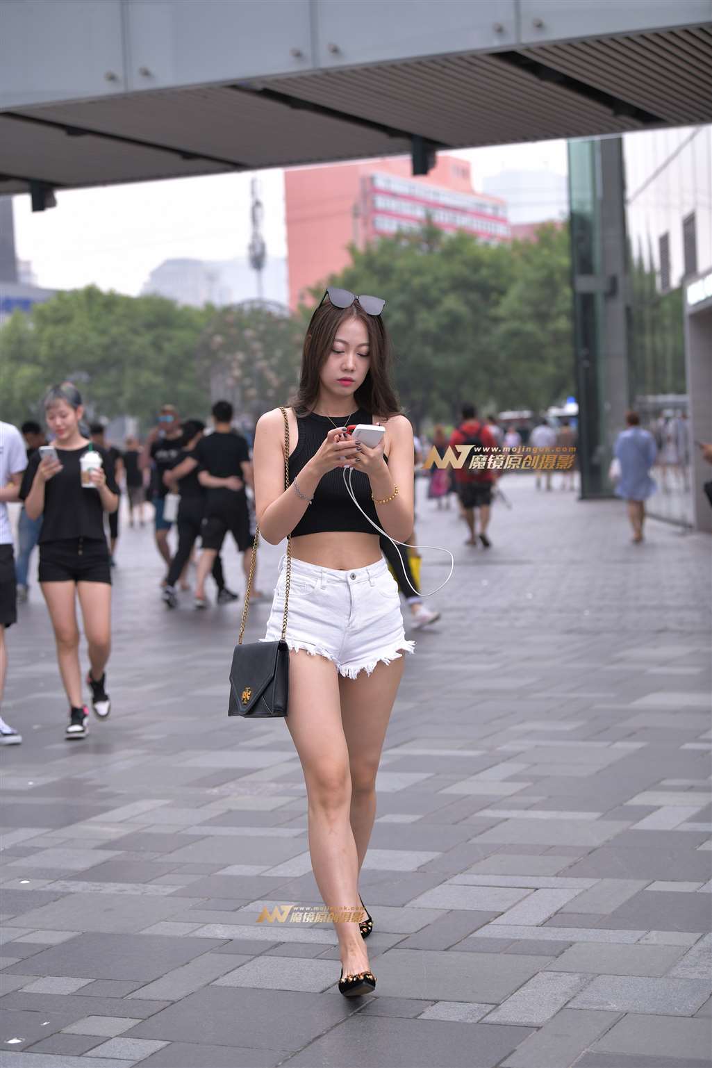 图片[4]-【街拍之魂赛帖】时尚热裤小少妇-流行馆
