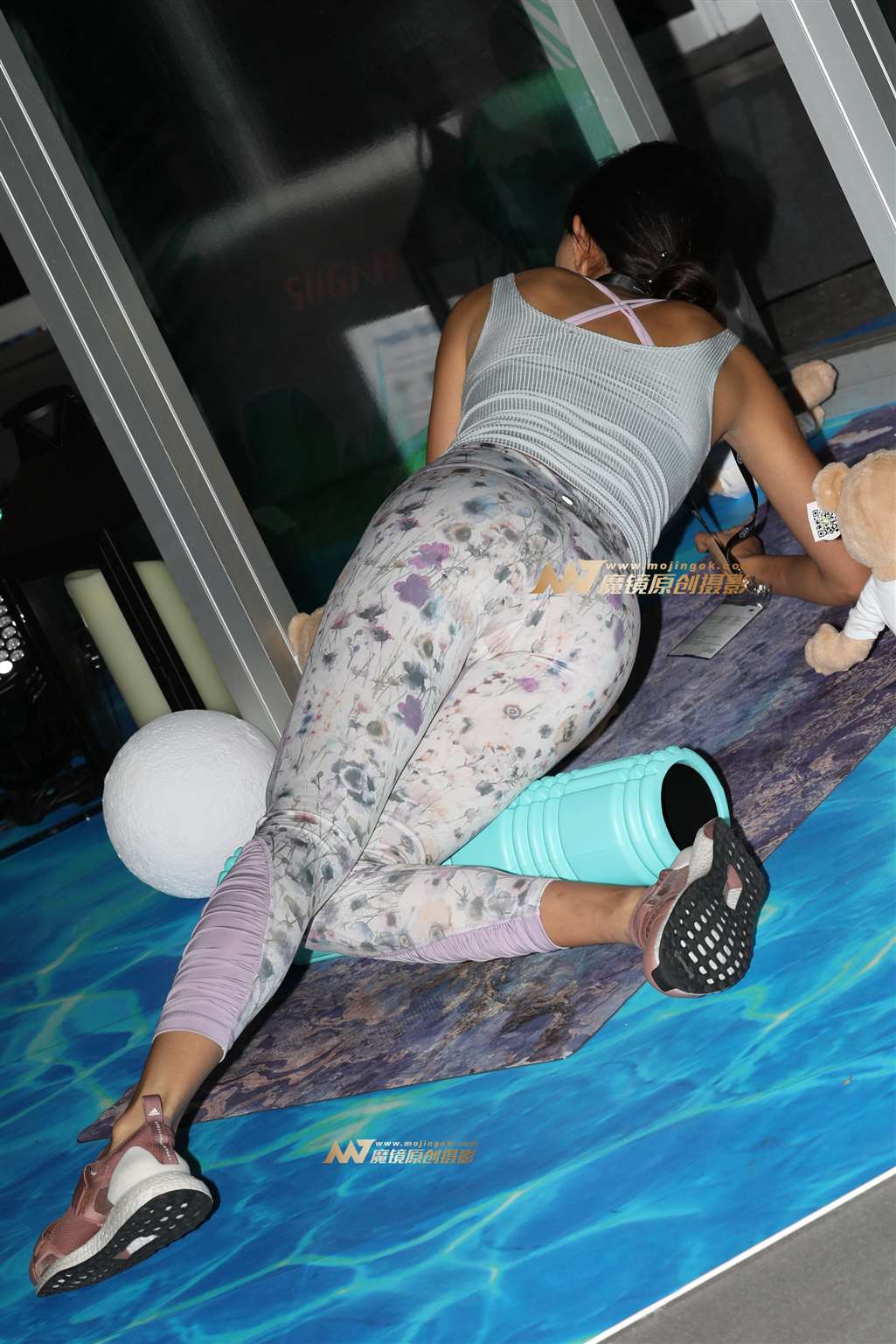 图片[2]-【欧阳幽明赛帖】很少见的兰花紧身瑜伽裤美女-流行馆