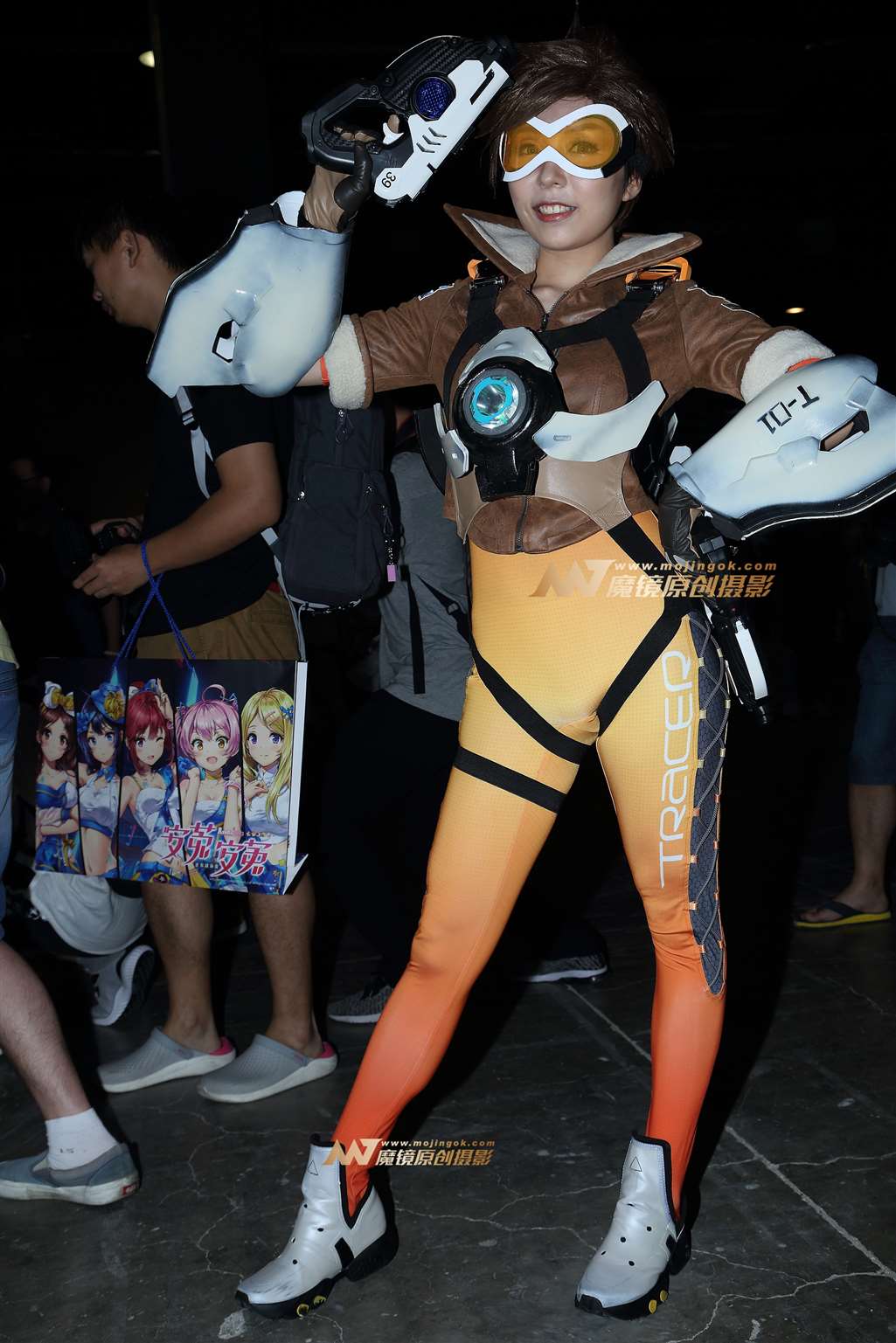 图片[2]-【番茄酱赛帖】大长腿Coser拿着小枪枪-流行馆