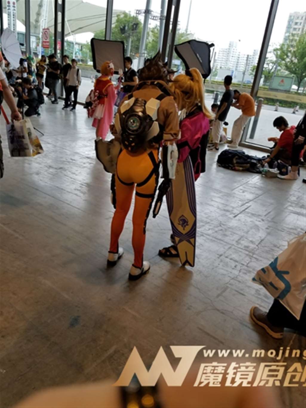 图片[3]-【番茄酱赛帖】大长腿Coser拿着小枪枪-流行馆