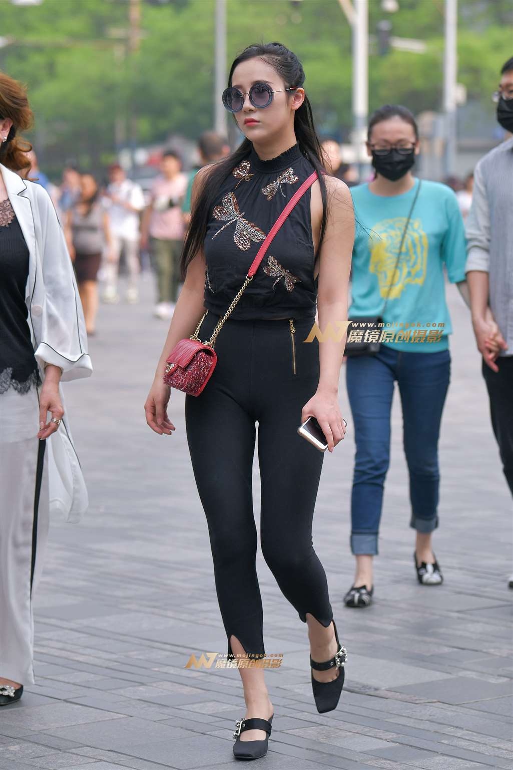 【红石赛帖】黑色性感紧身裤美女-流行馆