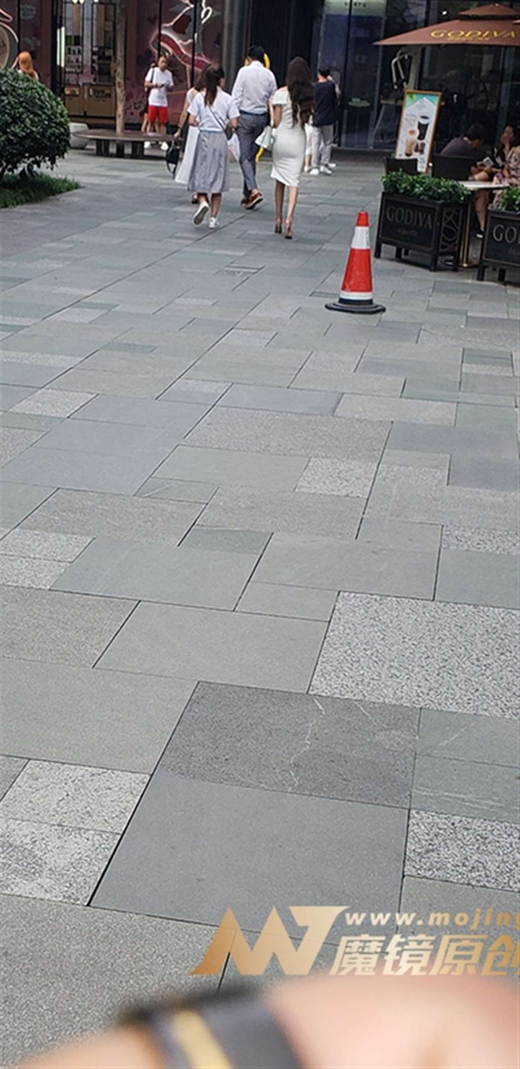 图片[4]-【凯恩赛帖】白色紧身包臀性感少妇-流行馆