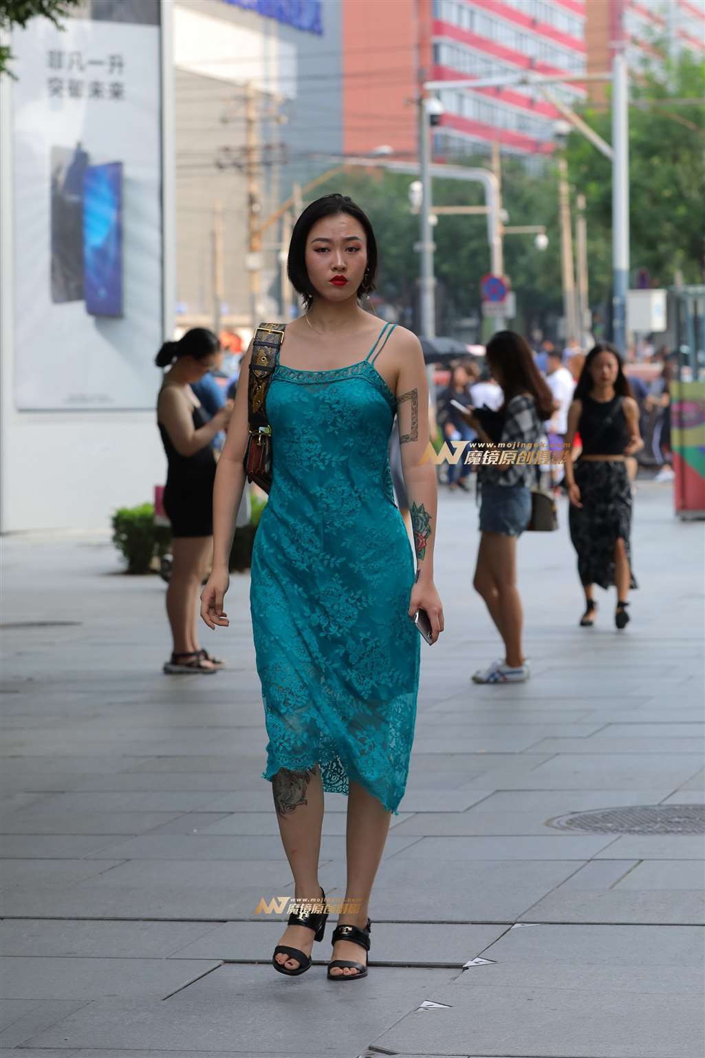 图片[3]-性感吊带裙少妇-流行馆