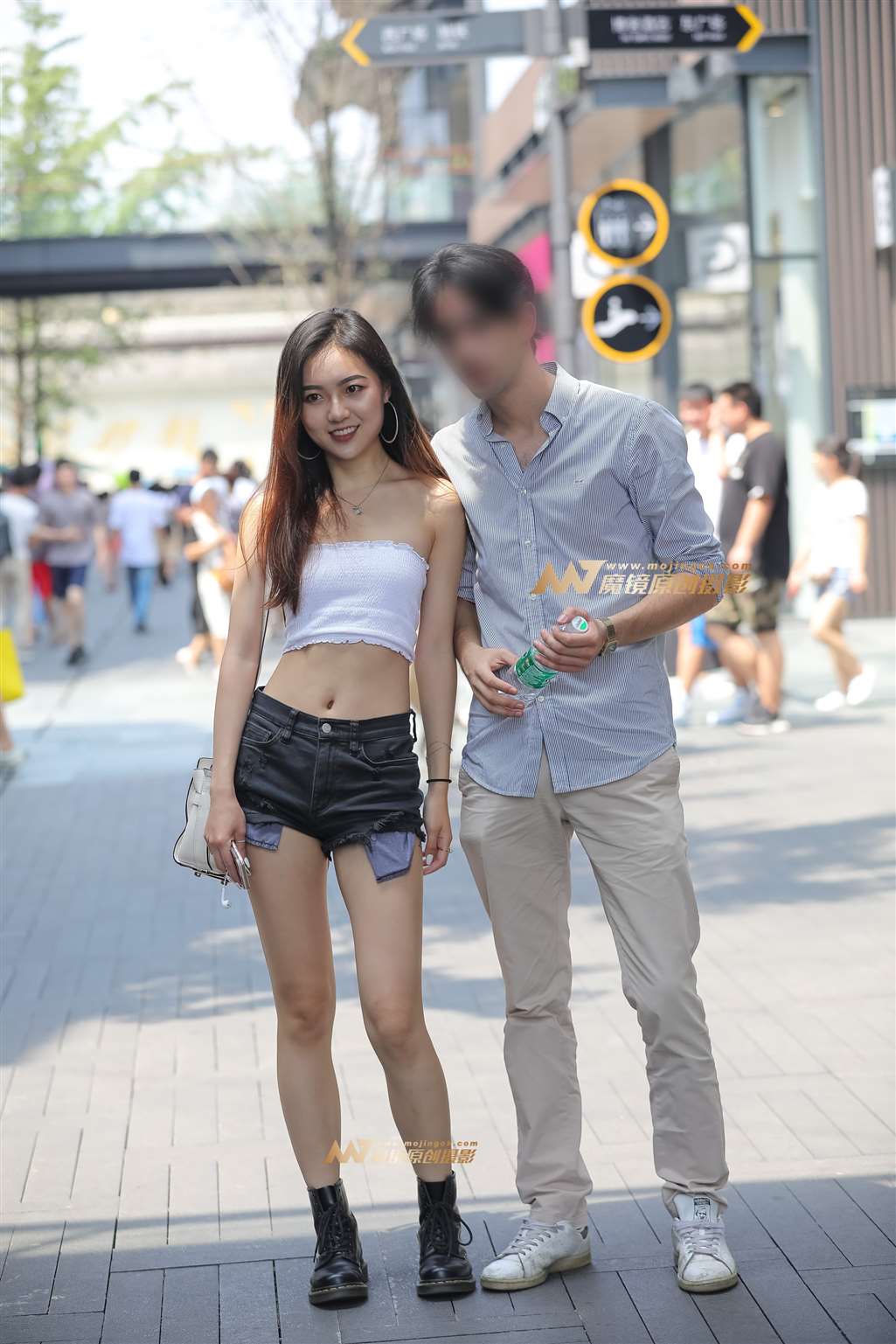 【凯恩赛帖】露脐热裤美女-流行馆