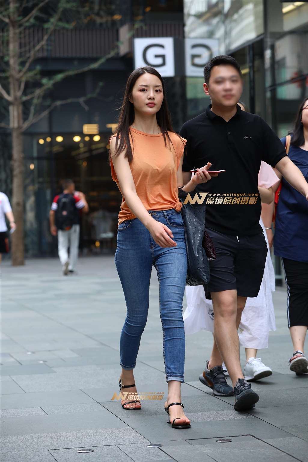 【视觉冲击赛帖】翘臀，紧牛 ，女友-街拍流行馆