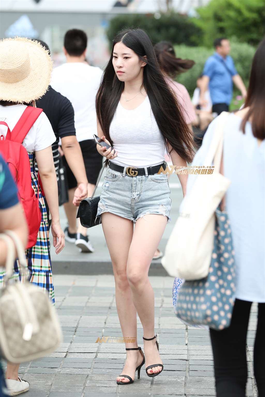 【辉辉赛贴】白色紧身衫牛仔短裤一字带高跟鞋mm-流行馆