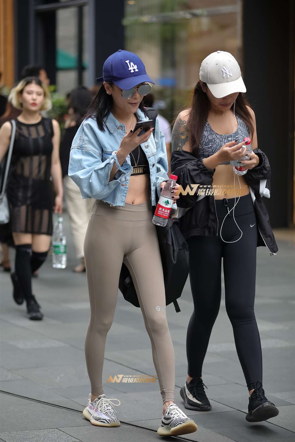 【凯恩赛帖】极品鸭舌帽墨镜紧身瑜伽裤美女-流行馆