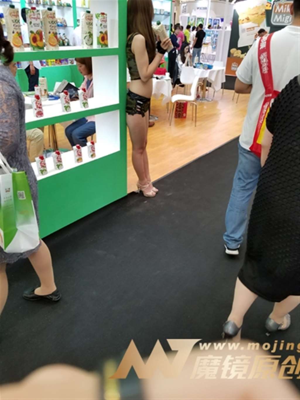 图片[3]-【番茄酱赛帖】甜美的迷彩热裤模特-流行馆