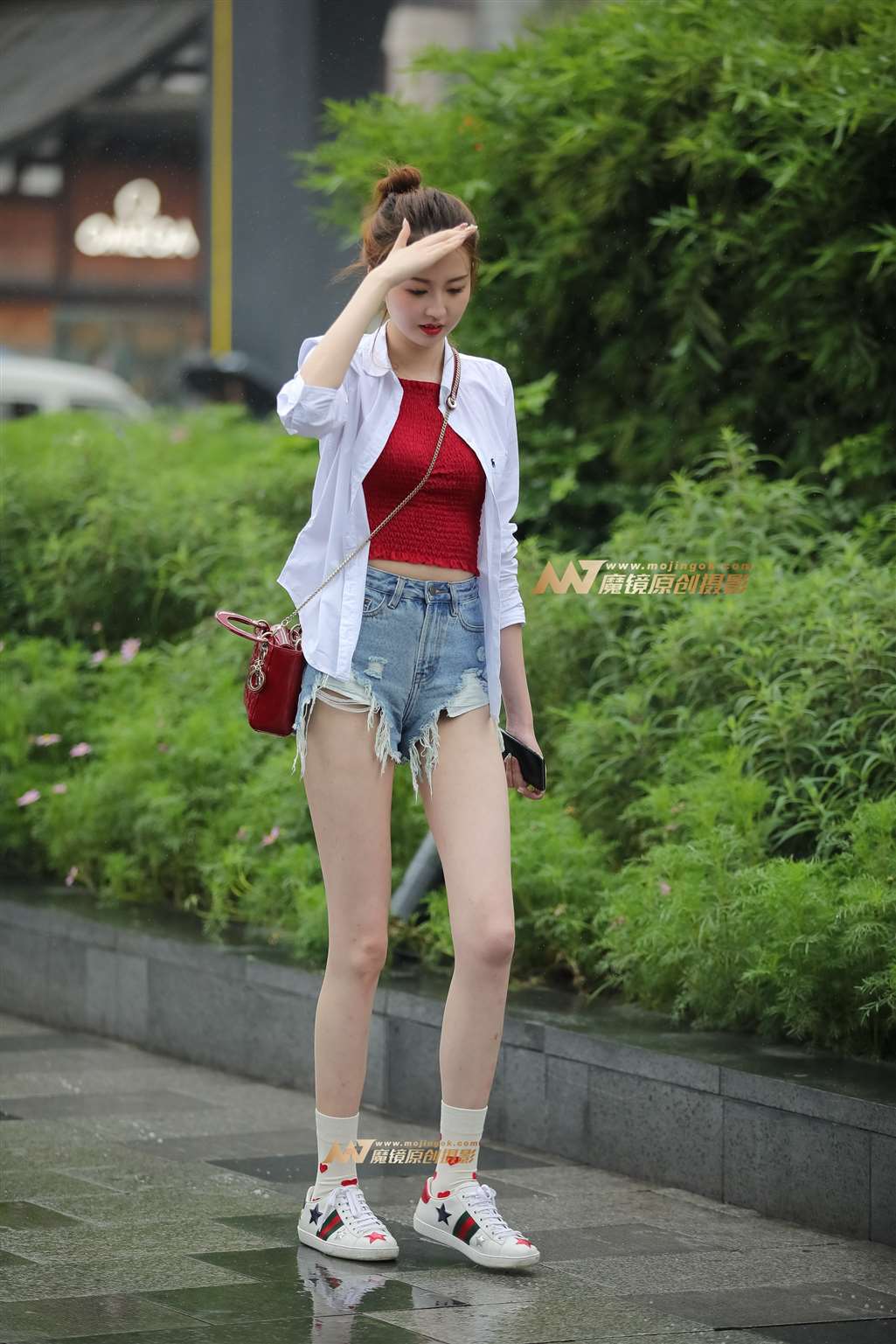 【凯恩赛帖】气质美女 一双白白长腿让女人羡慕-街拍流行馆