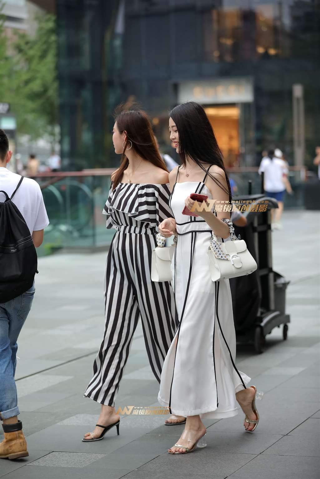 【凯恩赛帖】清新秀丽姐妹花 美女的气质不是谁都有!-街拍流行馆