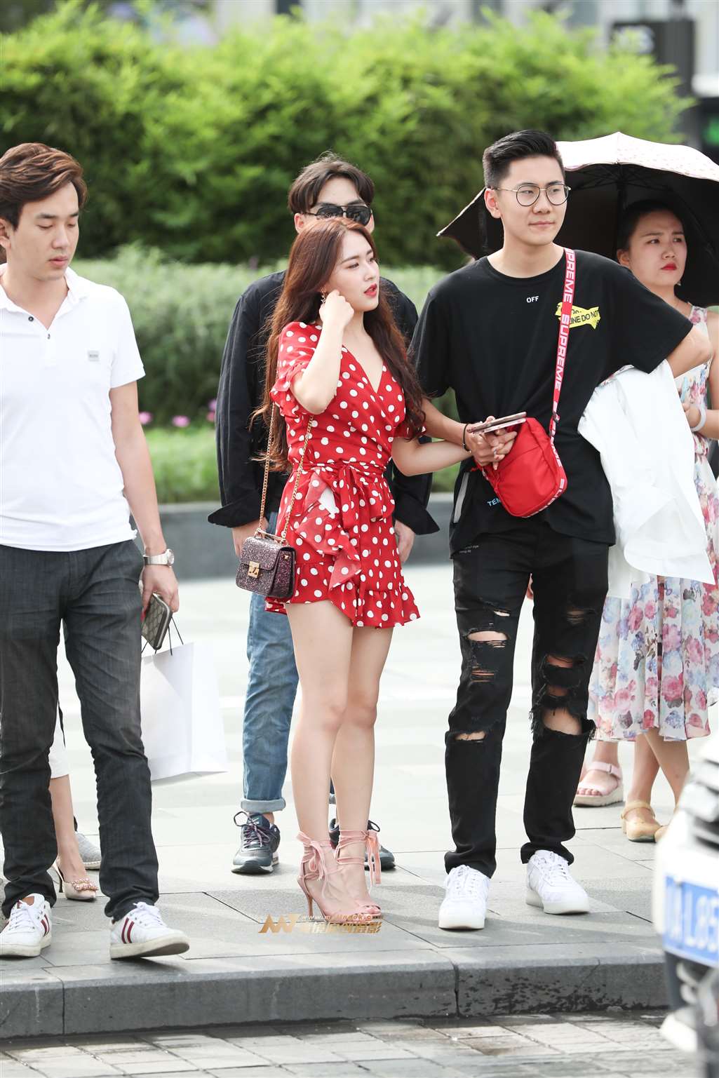 好漂亮的小姐姐-流行馆