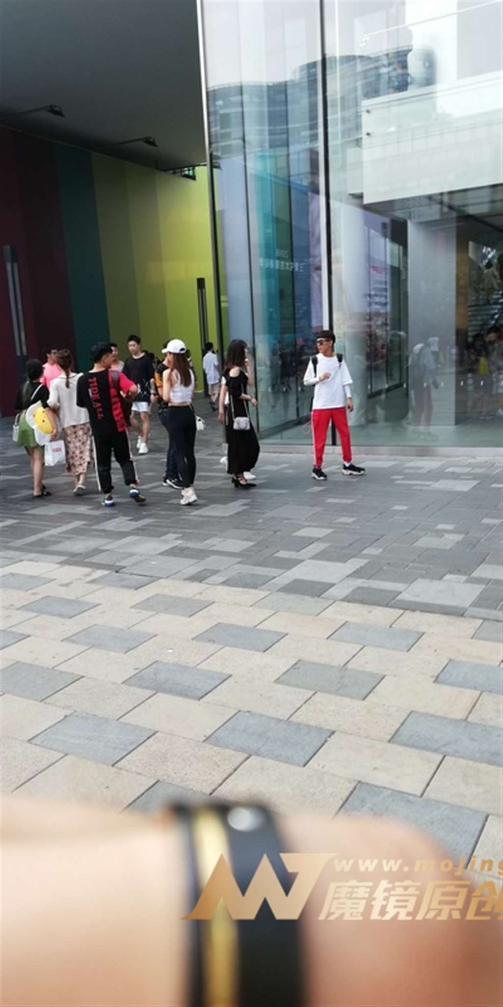 图片[3]-【视觉冲击赛帖】鸭舌帽，小背心，健美裤美眉-流行馆