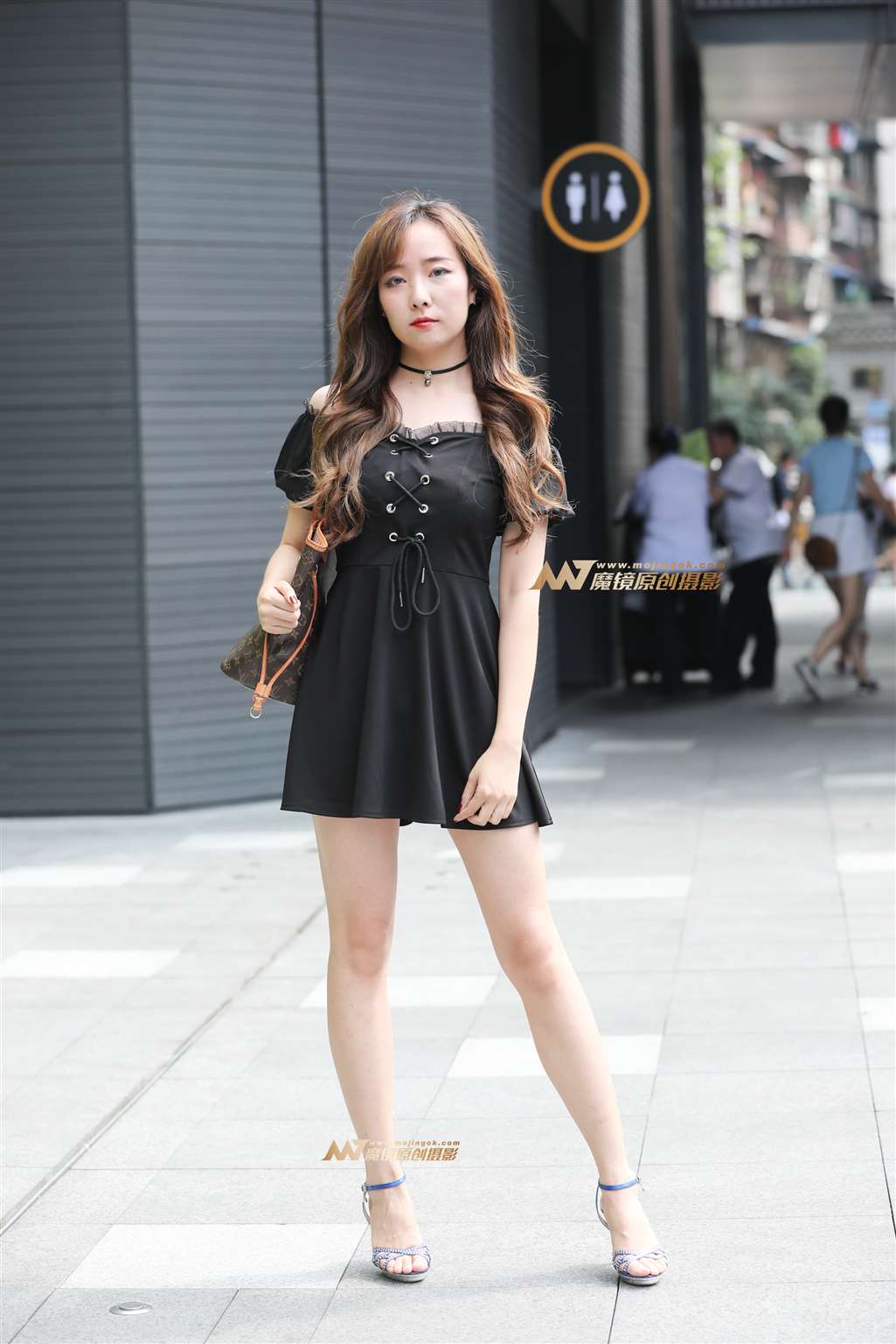 【辉辉赛贴】美腿波浪卷长发气质小姐姐-流行馆