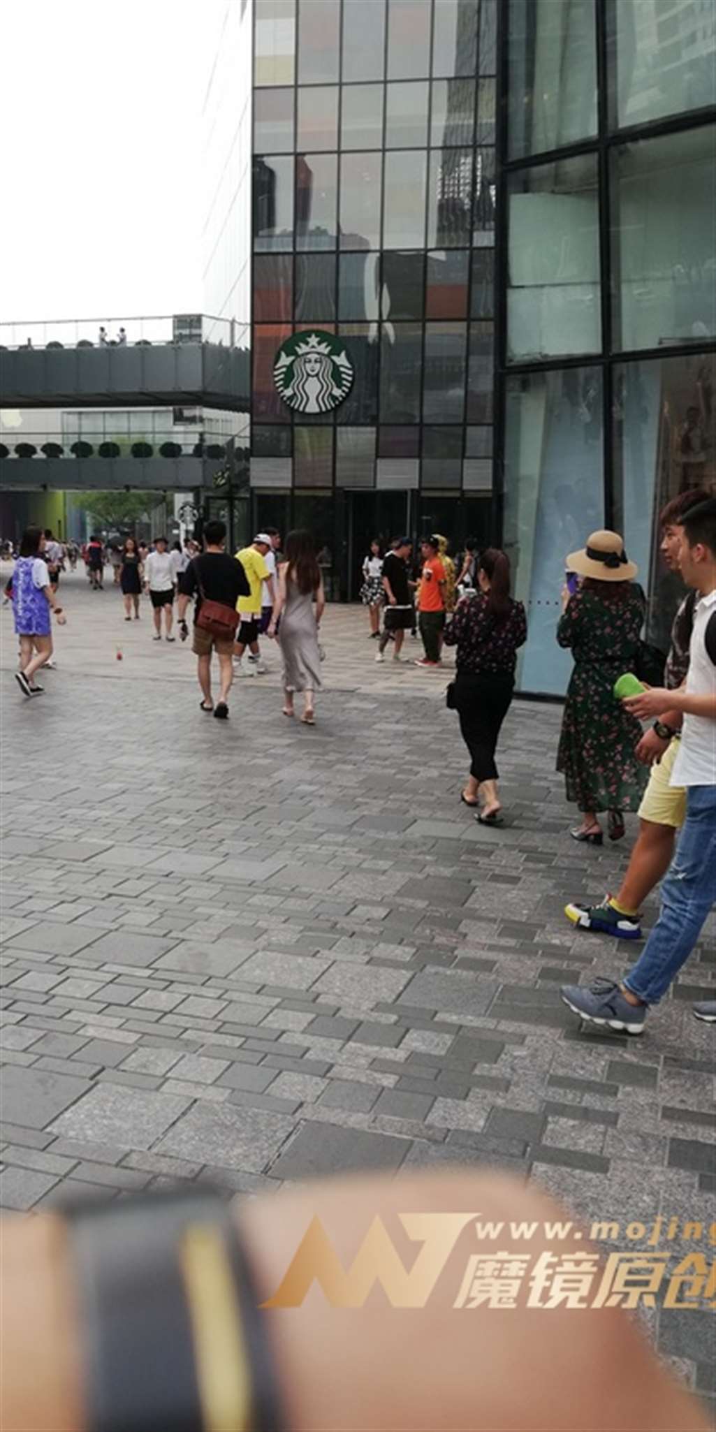 图片[3]-【视觉冲击赛帖】贴身小吊带裙，魅力女友-流行馆