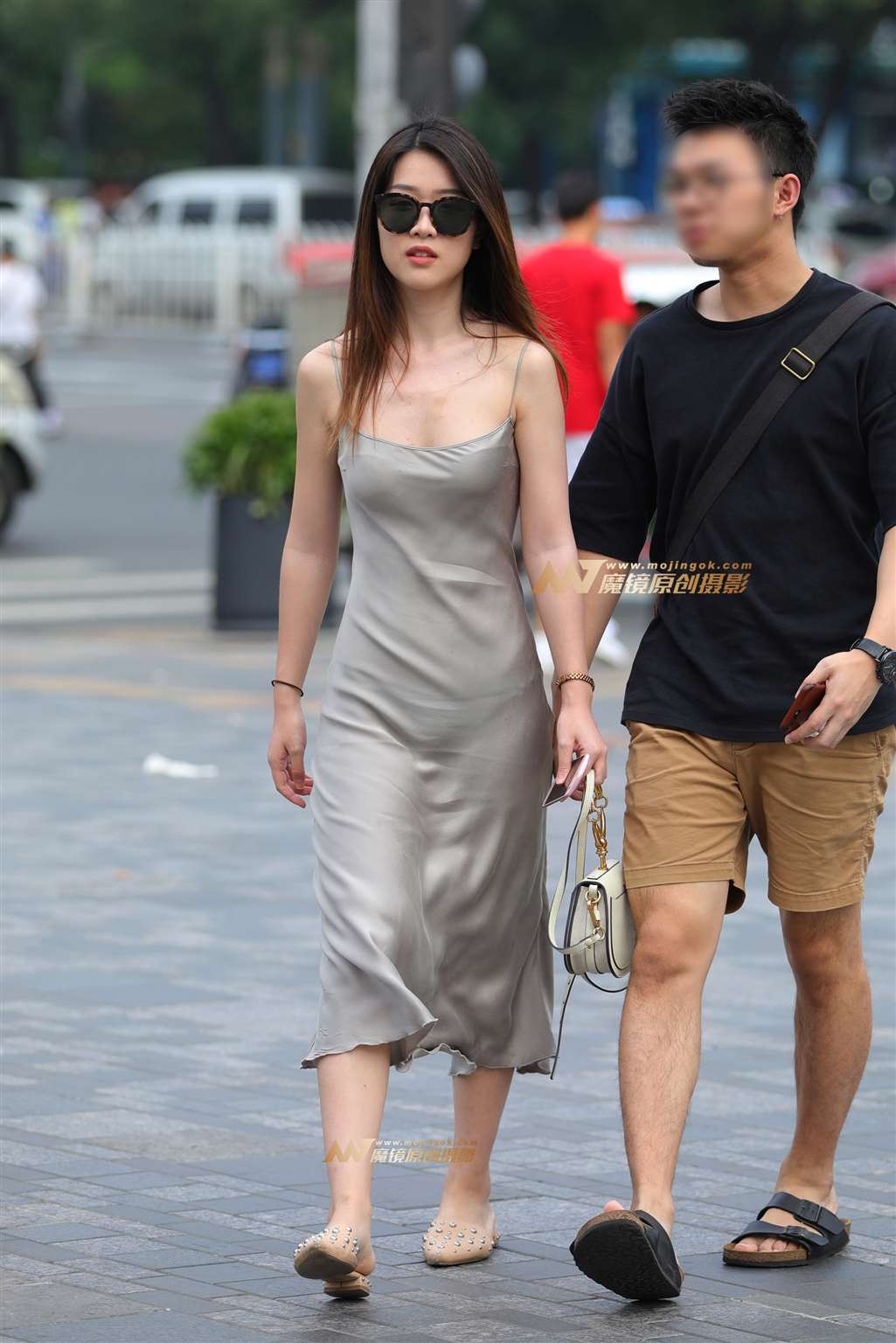 【视觉冲击赛帖】贴身小吊带裙，魅力女友-流行馆