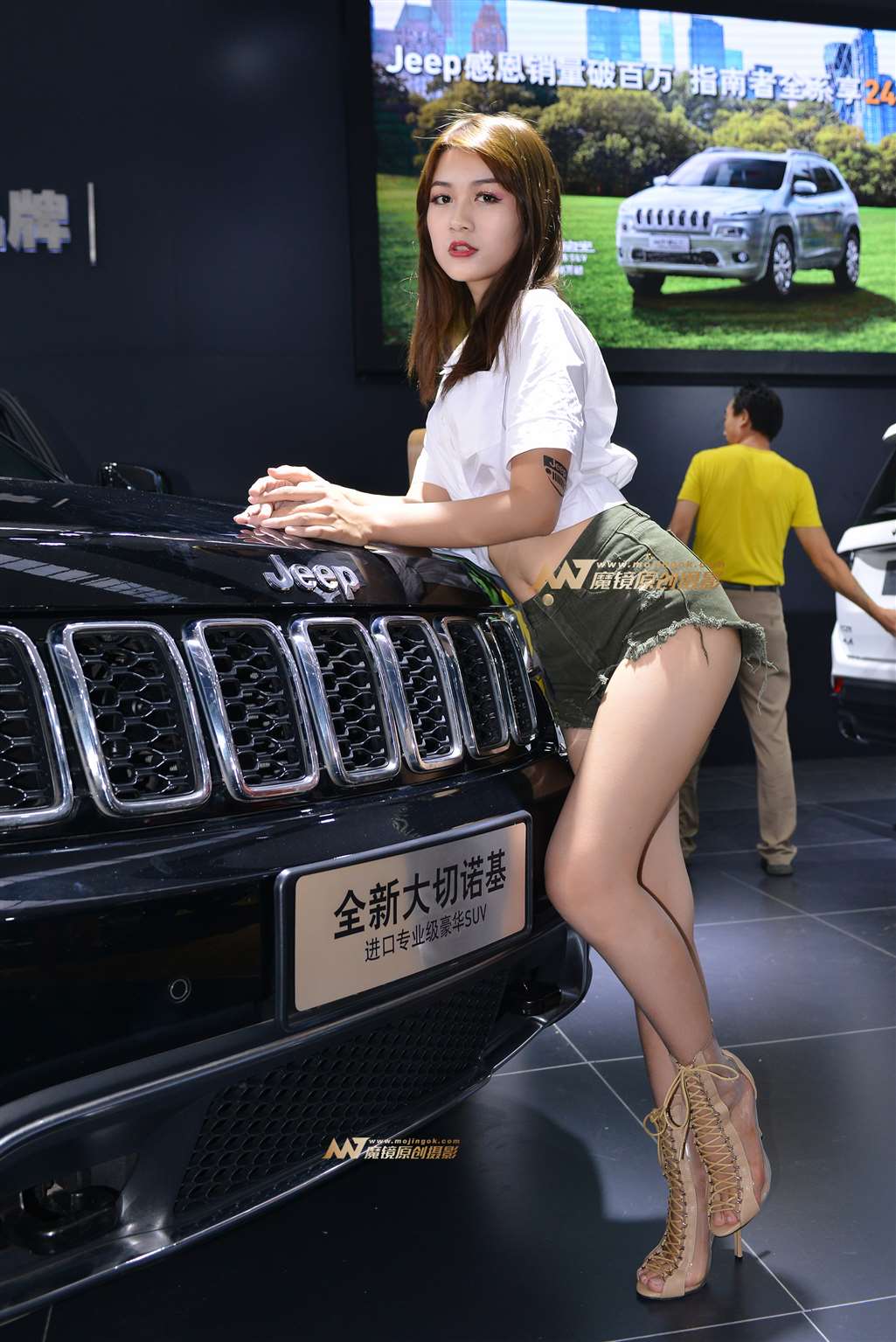 图片[5]-【哈曼赛帖】车模姿势优美-流行馆