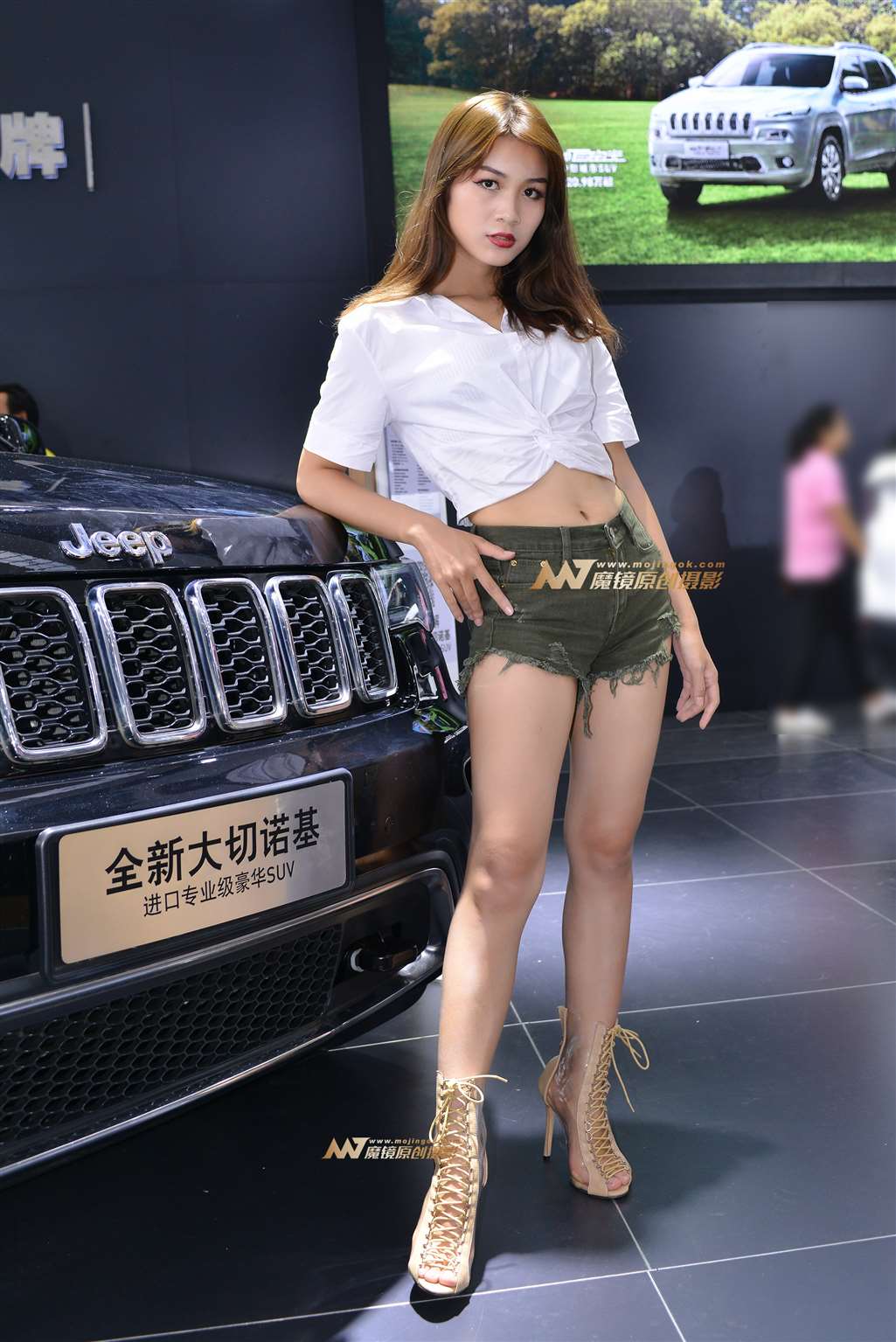 图片[2]-【哈曼赛帖】车模姿势优美-流行馆