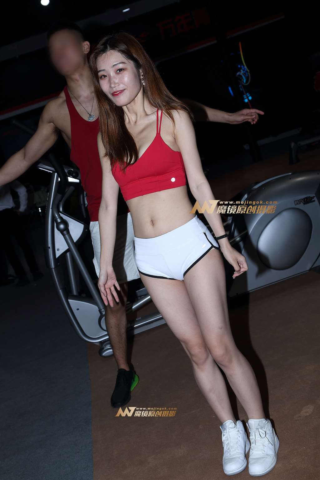 【番茄酱赛帖】可爱的超短热裤美女-流行馆