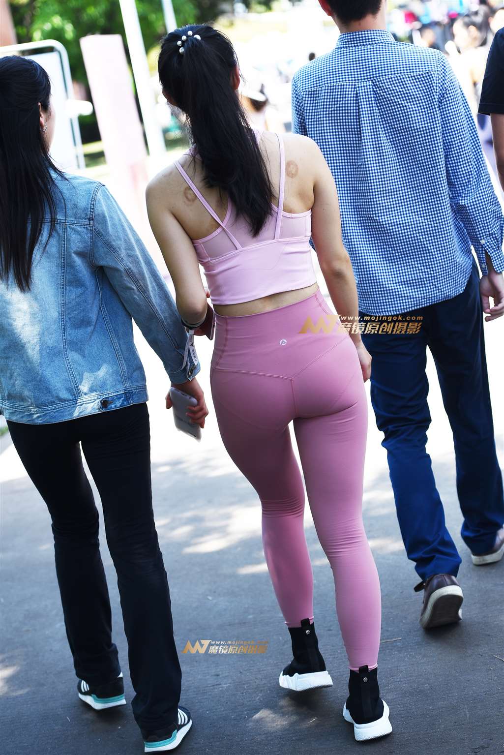 图片[4]-【咔喳赛贴】背影曲线不错-流行馆