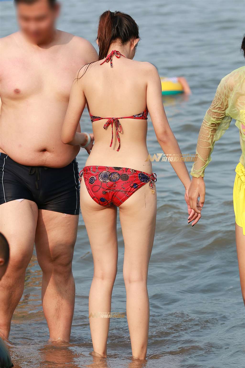 【小默赛帖】第1189篇红泳装-街拍流行馆