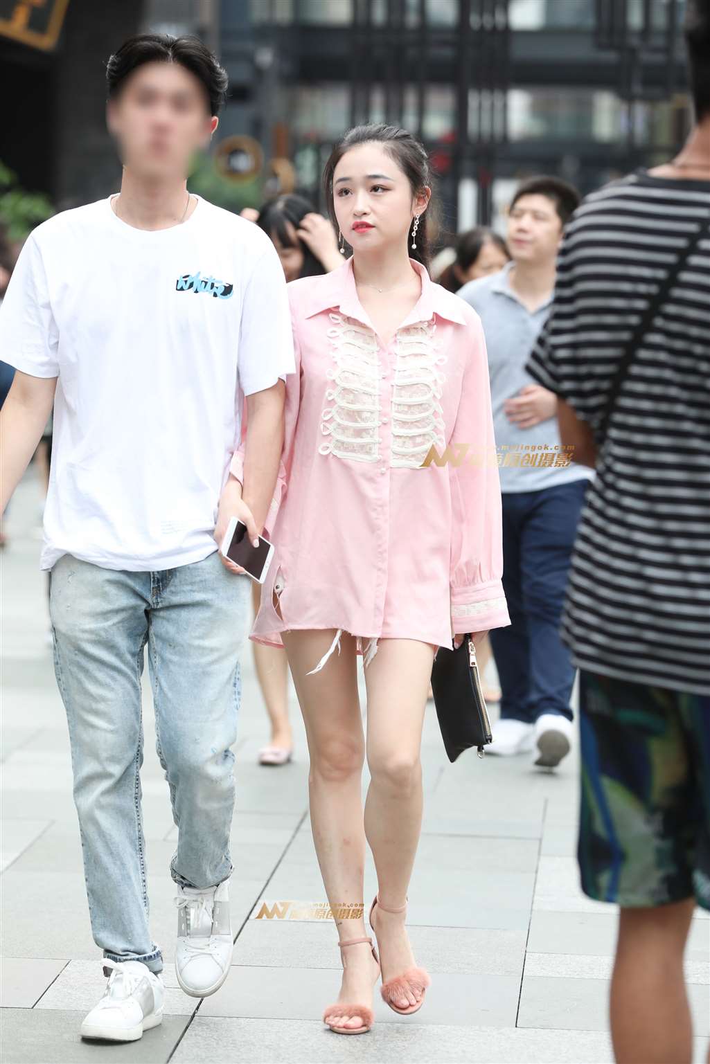 [辉辉赛贴】有点像关晓彤-街拍流行馆