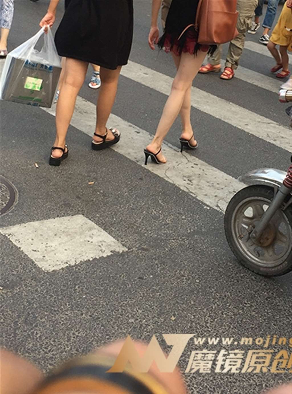 图片[3]-【红石赛帖】高跟长腿个性热裤少妇-流行馆