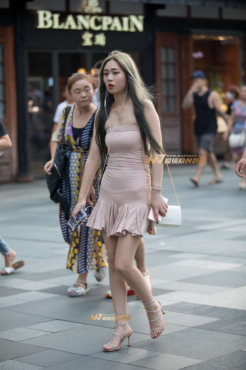 【凯恩赛帖】性感贴身短裙-街拍流行馆