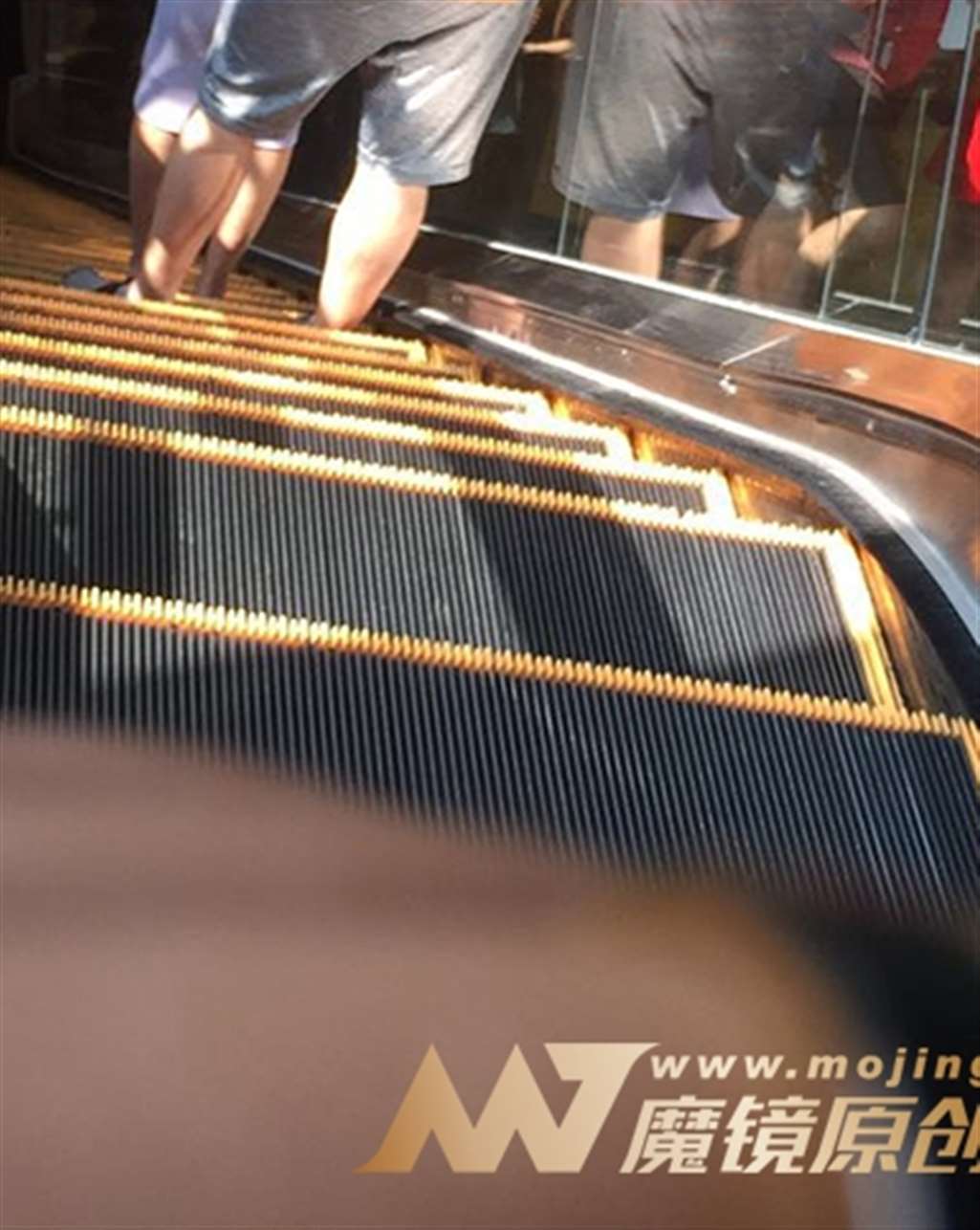 图片[3]-【红石赛帖】逛街的性感少妇-流行馆